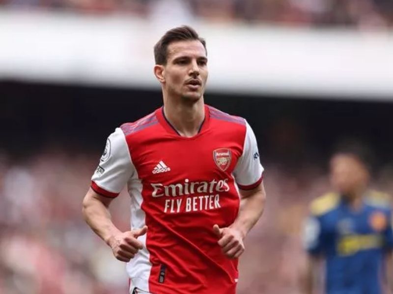 hau-ve-phai-cedric-soares-2