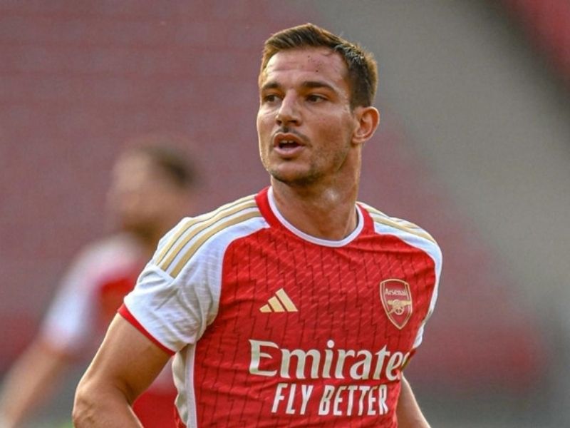 hau-ve-phai-cedric-soares