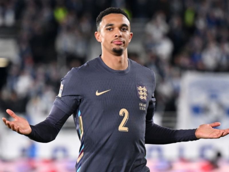 hau-ve-phai-trent-alexander-arnold-1