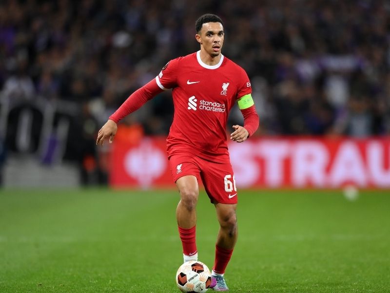 hau-ve-phai-trent-alexander-arnold-2