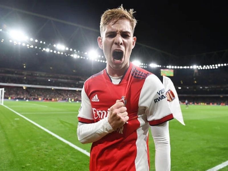 tien-ve-canh-emile-smith-rowe-1