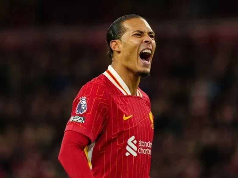 trung-ve-virgil-van-dijk-1